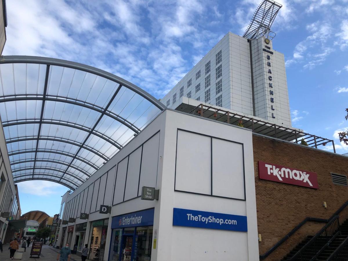 Grange Bracknell Hotel Exterior photo