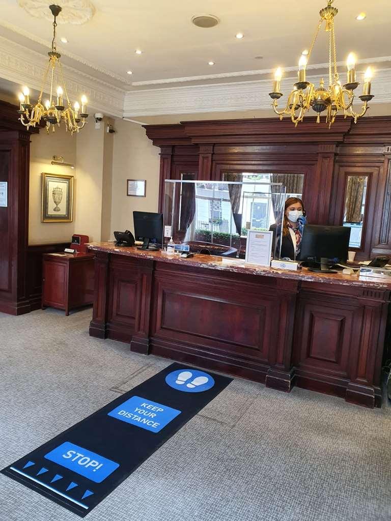 Grange Bracknell Hotel Interior photo