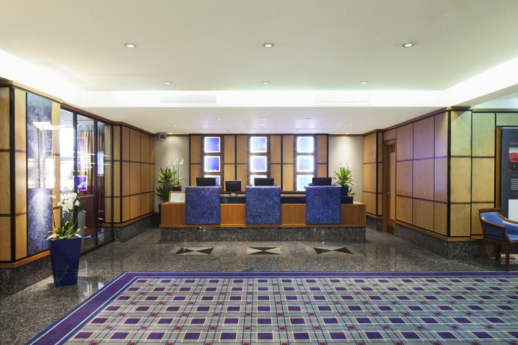 Grange Bracknell Hotel Exterior photo