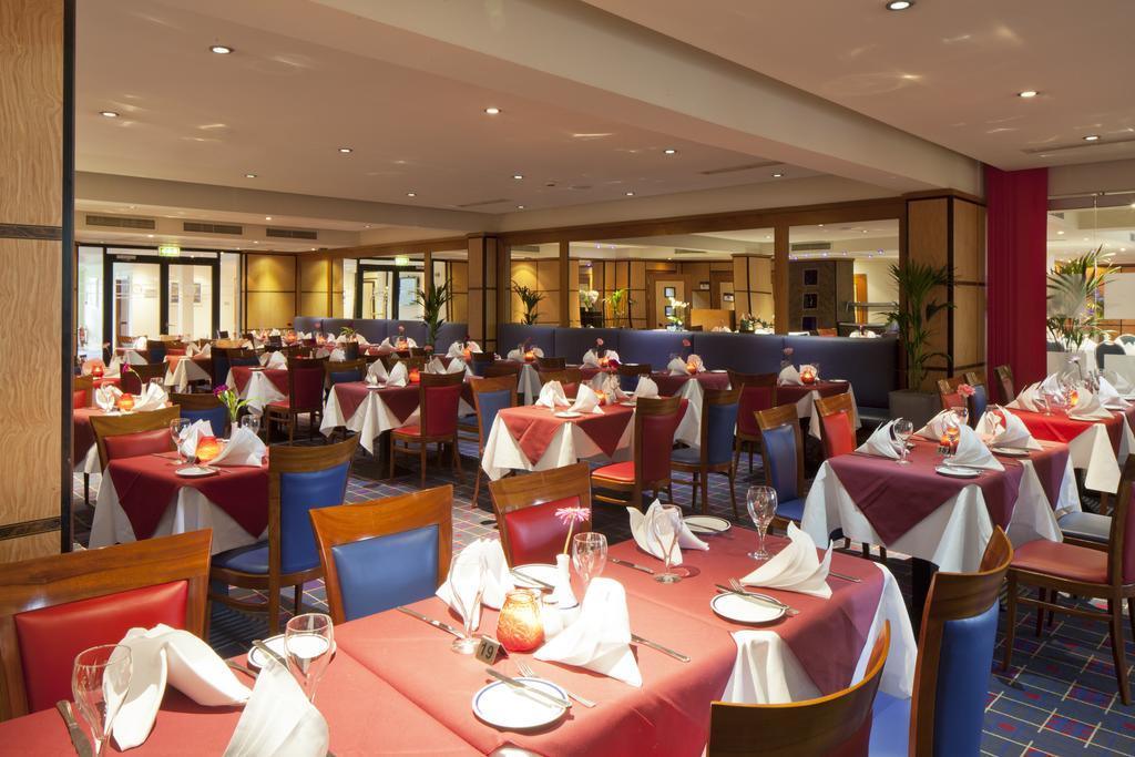 Grange Bracknell Hotel Exterior photo