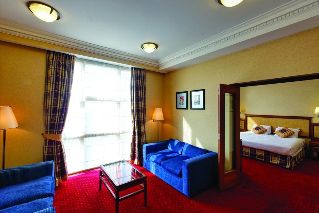 Grange Bracknell Hotel Exterior photo