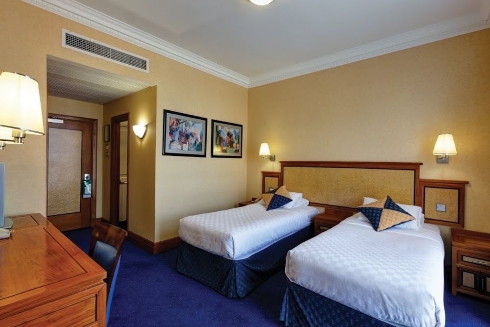 Grange Bracknell Hotel Exterior photo