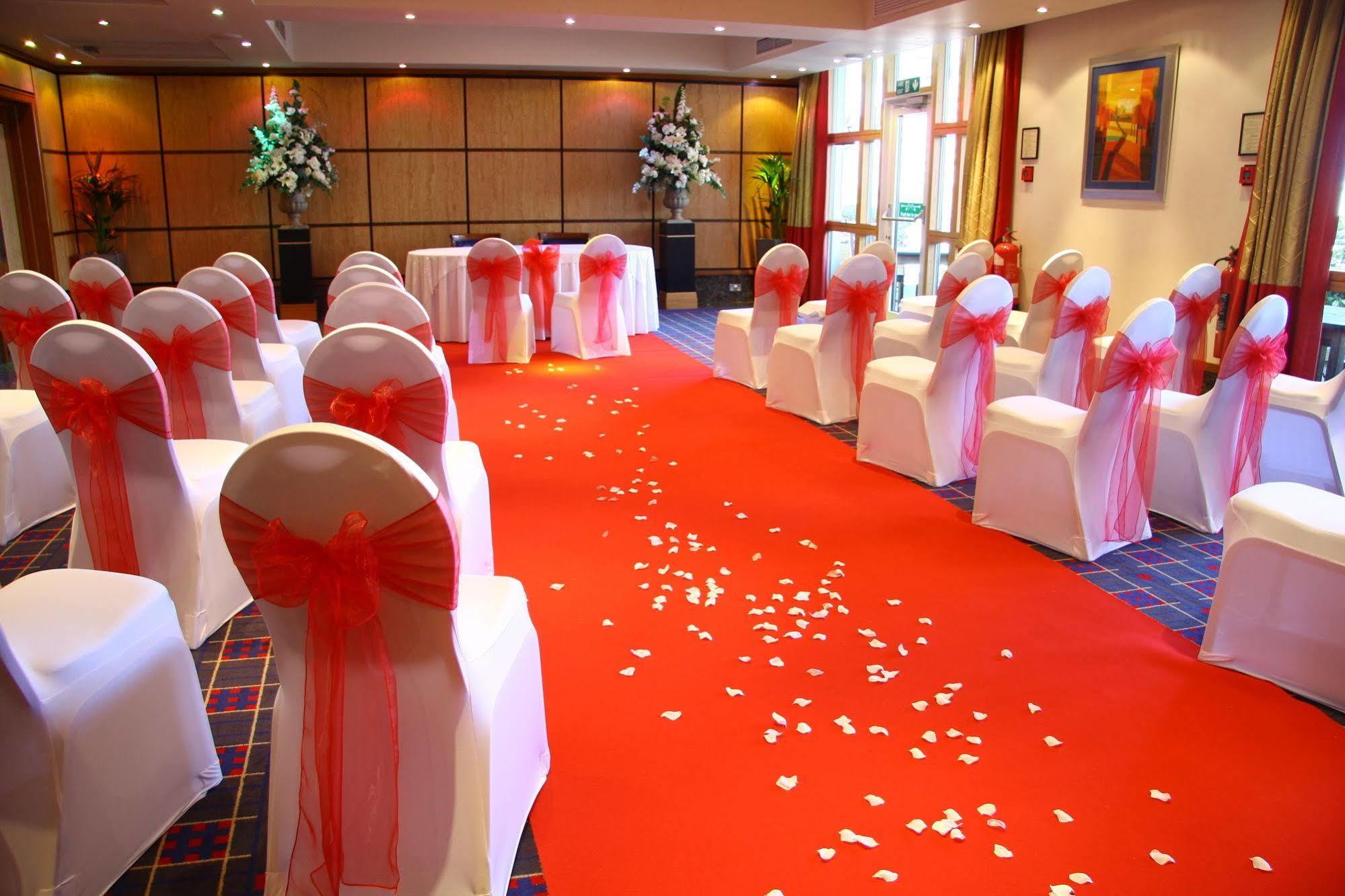 Grange Bracknell Hotel Exterior photo
