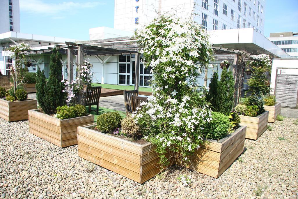 Grange Bracknell Hotel Exterior photo